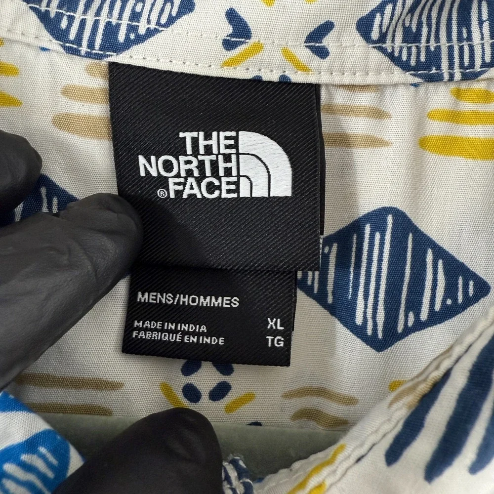 The North Face Baytrail Button-Up Shirt Men Size XL Blue Yellow Geo Short Sleeve